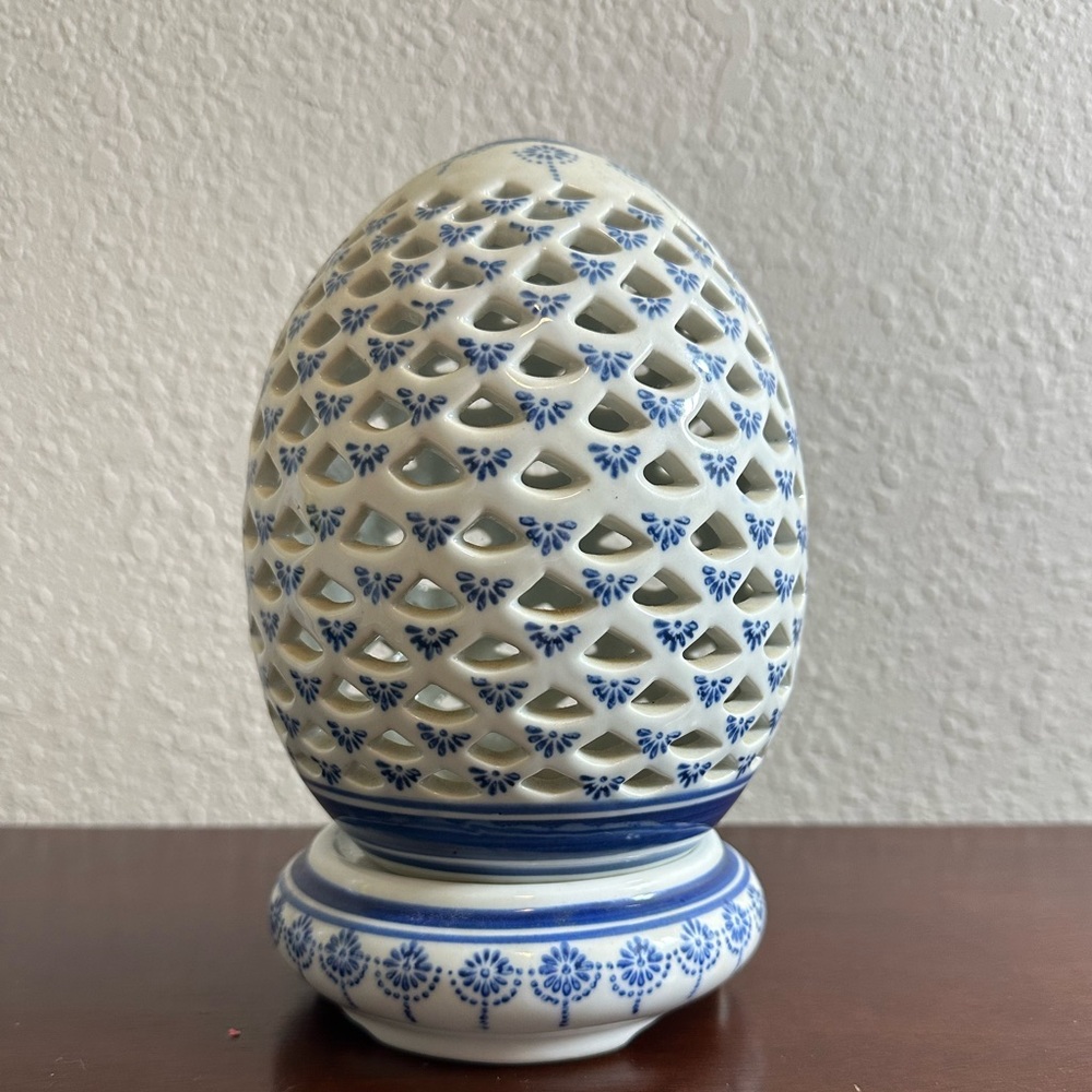 Vintage Chinoiserie Pierced Blue & White Egg Luminary Candle Holder